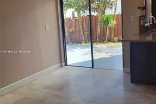 914 NW 106th Ave Cir, Miami, FL 33172 - Photo 3