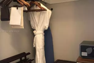 1435 Brickell Ave, Miami, FL 33131 - Photo 9