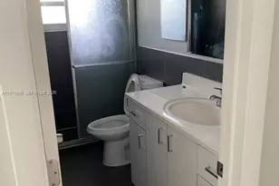 35 NE 13th St, Fort Lauderdale, FL 33304 - Photo 7