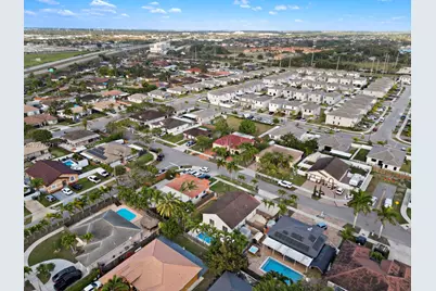 704 SE 14th Pl, Homestead, FL 33033 - Photo 9