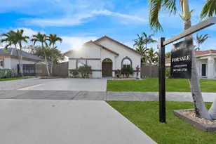 704 SE 14th Pl, Homestead, FL 33033 - Photo 3