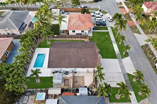 704 SE 14th Pl, Homestead, FL 33033 - Photo 7