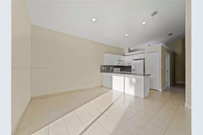 704 SE 14th Pl, Homestead, FL 33033 - Photo 15