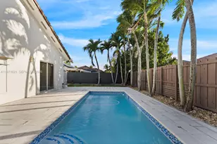 704 SE 14th Pl, Homestead, FL 33033 - Photo 1