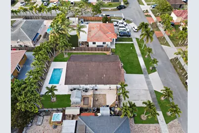 704 SE 14th Pl, Homestead, FL 33033 - Photo 7