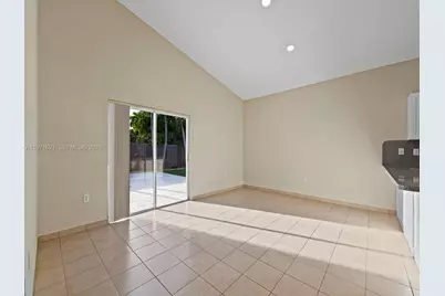 704 SE 14th Pl, Homestead, FL 33033 - Photo 13
