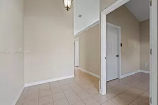 704 SE 14th Pl, Homestead, FL 33033 - Photo 11