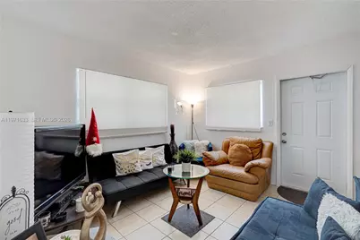 502-504 Phippen Waiters #4, Dania Beach, FL 33004 - Photo 5