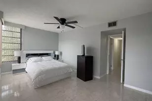 950 NE 199th St, Miami, FL 33179 - Photo 11