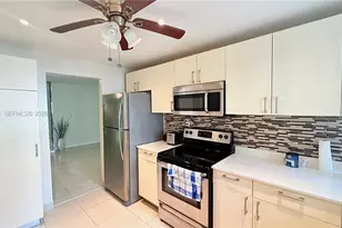 950 NE 199th St, Miami, FL 33179 - Photo 3