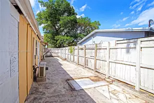 11 NE 21st St, Pompano Beach, FL 33060 - Photo 17