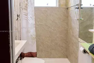 428 SW 9th St, Miami, FL 33130 - Photo 9