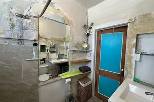 428 SW 9th St, Miami, FL 33130 - Photo 11