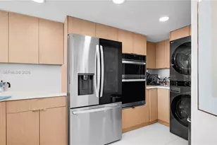 7601 E Treasure Dr, North Bay Village, FL 33141 - Photo 31