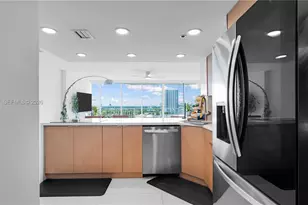 7601 E Treasure Dr, North Bay Village, FL 33141 - Photo 29