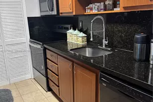 200 Lakeview Dr, Weston, FL 33326 - Photo 1