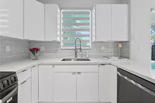 7876 NW 109th Path, Doral, FL 33178 - Photo 9