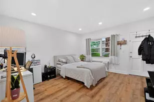 911 Meridian Ave, Miami Beach, FL 33139 - Photo 9