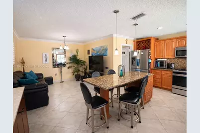 11827 NW 39th St, Sunrise, FL 33323 - Photo 9