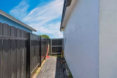 4029 SW 22nd St, West Park, FL 33023 - Photo 33