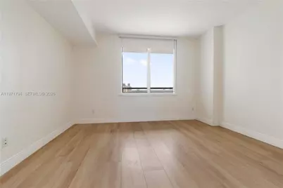 325 S Biscayne Blvd #1718, Miami, FL 33131 - Photo 11