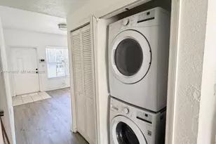 972 SW 6th Ave, Florida City, FL 33034 - Photo 15