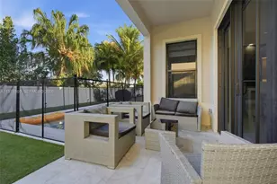 9909 W 32nd Ln, Hialeah, FL 33018 - Photo 7