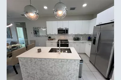 8001 NW 41st  St #406, Doral, FL 33168 - Photo 7