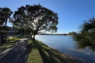 1101 Colony Point Cir, Pembroke Pines, FL 33026 - Photo 45