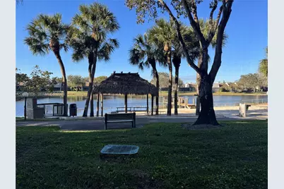 1101 Colony Point Cir #102, Pembroke Pines, FL 33026 - Photo 5