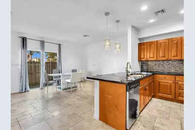 21 SE 3rd Ave, Hallandale Beach, FL 33009 - Photo 5