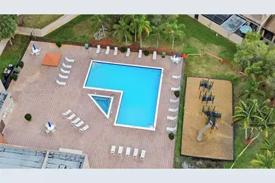 12399 NW 11th St, Pembroke Pines, FL 33026 - Photo 23