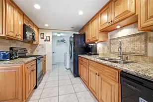 12399 NW 11th St, Pembroke Pines, FL 33026 - Photo 5