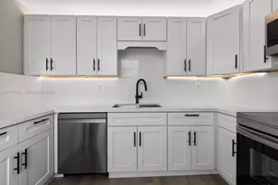 9420 Tangerine Pl, Davie, FL 33324 - Photo 11