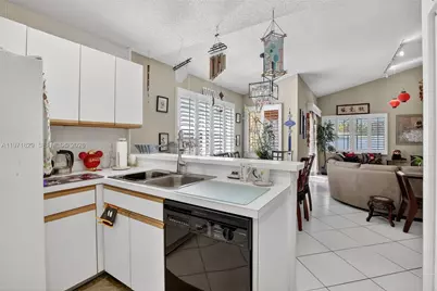 2897 Quail Run Ln, Davie, FL 33328 - Photo 11