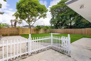 132 SW 2nd Ave, Hallandale Beach, FL 33009 - Photo 21