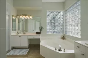 12846 NW 18th Ct, Pembroke Pines, FL 33028 - Photo 9