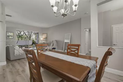 12846 NW 18th Ct, Pembroke Pines, FL 33028 - Photo 5