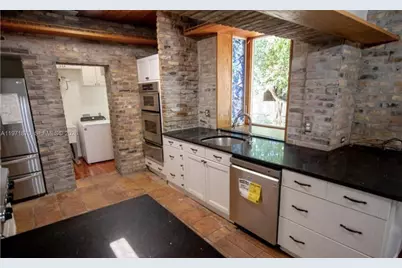 3050 Alton Rd, Miami Beach, FL 33140 - Photo 17