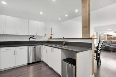 9581 SW 3rd St, Pembroke Pines, FL 33025 - Photo 11