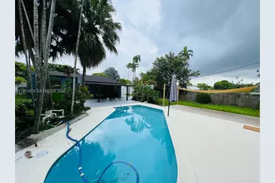 14825 Garden Dr, Miami, FL 33168 - Photo 15