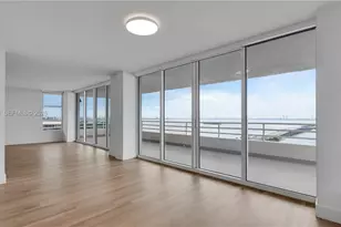 555 NE 34th St, Miami, FL 33137 - Photo 13