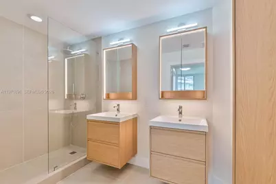 1050 Brickell Ave #3214, Miami, FL 33131 - Photo 15