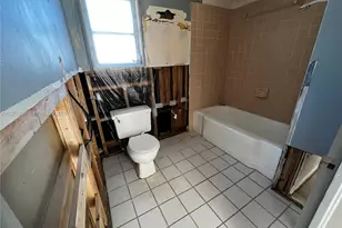 325 SW Manor Dr, Stuart, FL 34994 - Photo 19