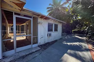 325 SW Manor Dr, Stuart, FL 34994 - Photo 3