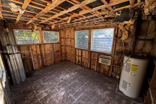 325 SW Manor Dr, Stuart, FL 34994 - Photo 9