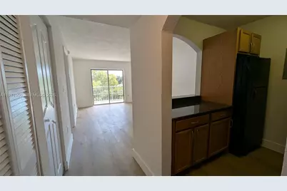 445 SW 11th St #408, Miami, FL 33130 - Photo 5