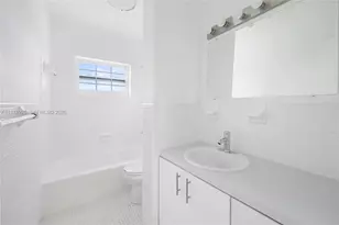 141 NE 10th Ave, Hallandale Beach, FL 33009 - Photo 21