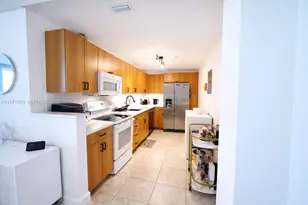 7501 E Treasure Dr, North Bay Village, FL 33141 - Photo 11