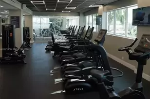 7501 E Treasure Dr, North Bay Village, FL 33141 - Photo 25